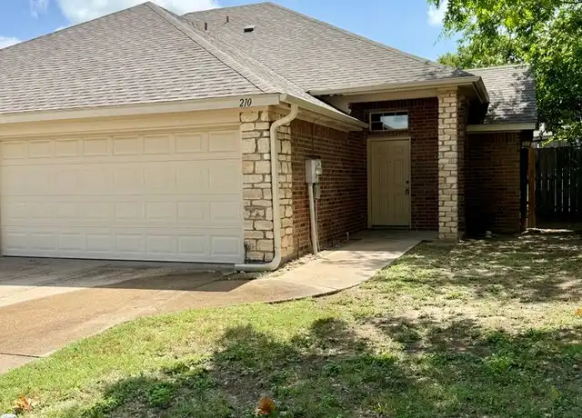 Property at 210 Rentz Place Cir, Weatherford, TX, 76086, 3 beds, 2 baths, [object Object]