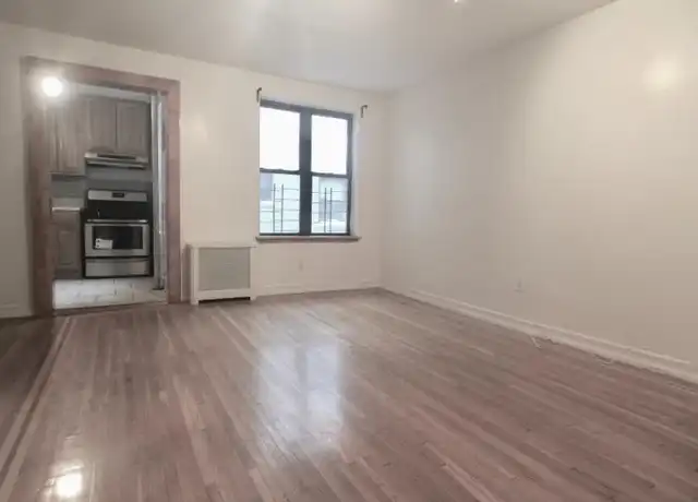 Property at 183 Pinehurst Ave, New York, NY, 10033, 2 beds, 1 bath, [object Object]