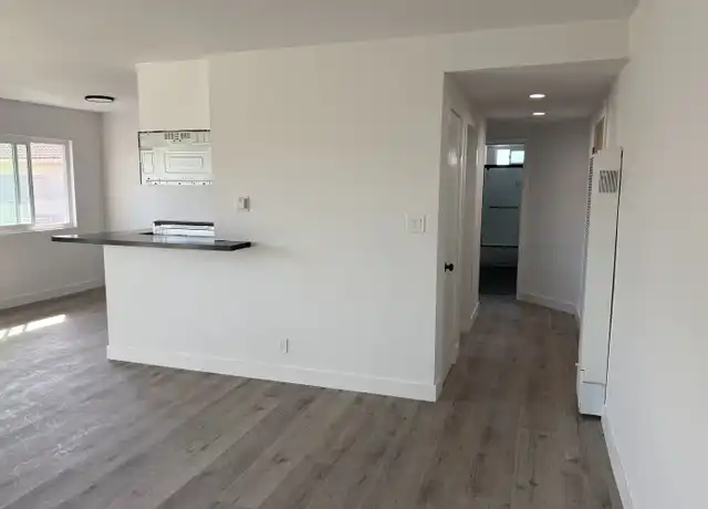 Property at 945 S Mariposa Ave Unit 4, Los Angeles, CA, 90006, 1 bed, 1 bath, [object Object]