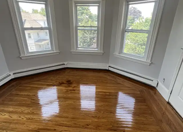 Property at 132 Warwick Ave Unit 3rd Fl, Cranston, RI, 02905, 3 beds, 1 bath, [object Object]