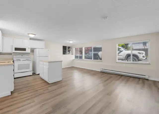 Property at 807 N 40th St Unit 102, Seattle, WA, 98103, 1 bed, 1 bath, [object Object]