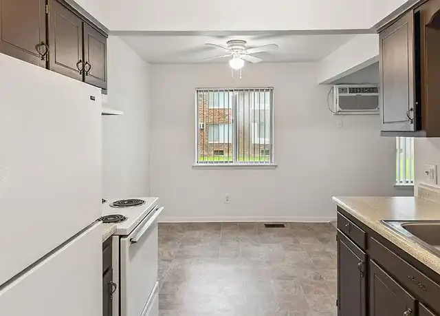 Property at Kelly Square - 32870 Kelly Rd, Roseville, MI, 48066, 1 bed, 1 bath, [object Object]