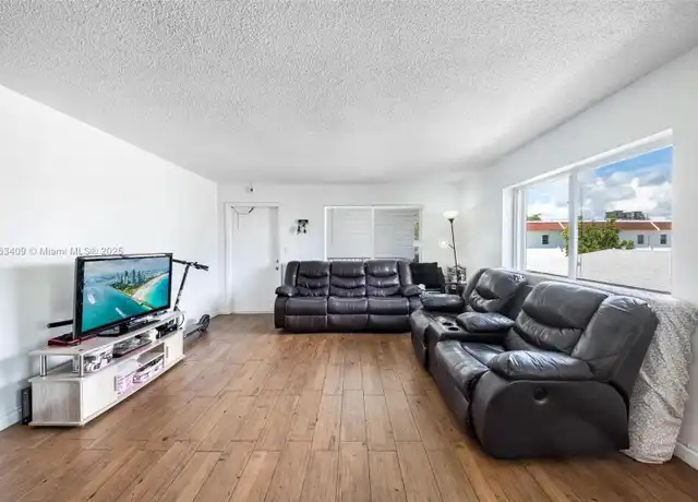 Property at 2415 Lincoln St #306, Hollywood, FL, 33020, 2 beds, 1 bath, [object Object]