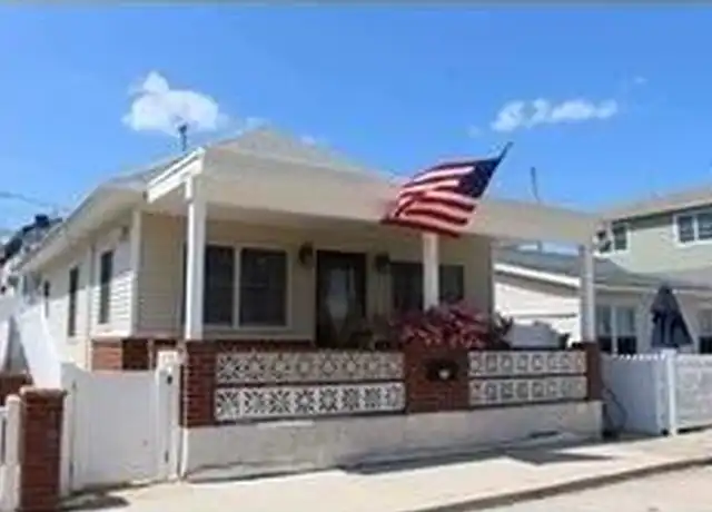 Property at 27 Vermont St, Long Beach, NY, 11561, 3 beds, 1 bath, [object Object]