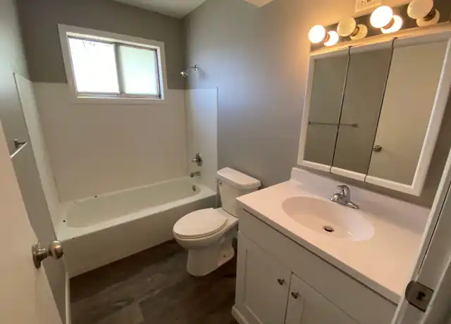 Property at 3570 Kimberly Downs Rd Unit 4, Davenport, IA, 52807, 2 beds, 1 bath, [object Object]