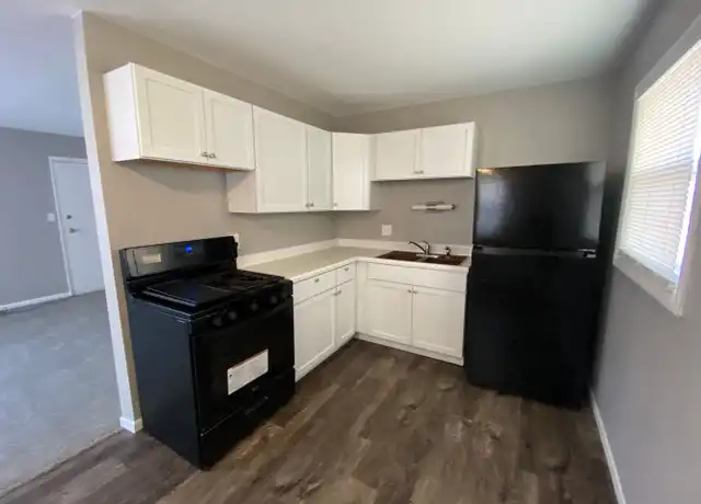 Property at 3570 Kimberly Downs Rd Unit 4, Davenport, IA, 52807, 2 beds, 1 bath, [object Object]
