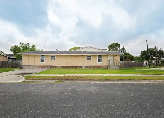 Property at 1802 16th St Unit B, Corpus Christi, TX, 78404, 3 beds, 1 bath, [object Object]