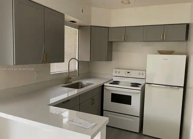 Property at 2450 Lincoln St #3, Hollywood, FL, 33020, 1 bed, 1 bath, [object Object]