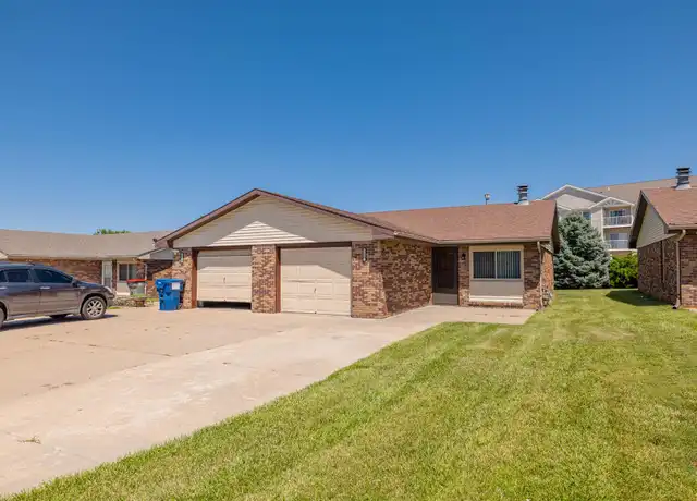 Property at 1136 SW 10th Cir, Lincoln, NE, 68522, 2 beds, 1 bath, [object Object]