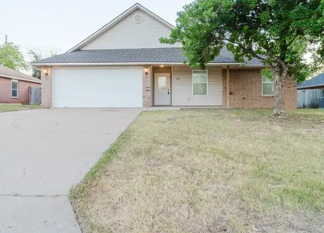 Property at 1407 SE 21st St, Bentonville, AR, 72712, 3 beds, 2 baths, [object Object]