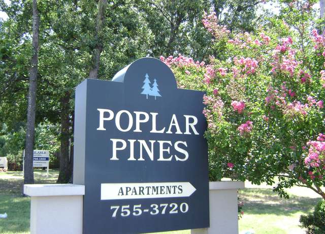 Photo of 1867 Poplar Pines Dr, Memphis, TN 38119