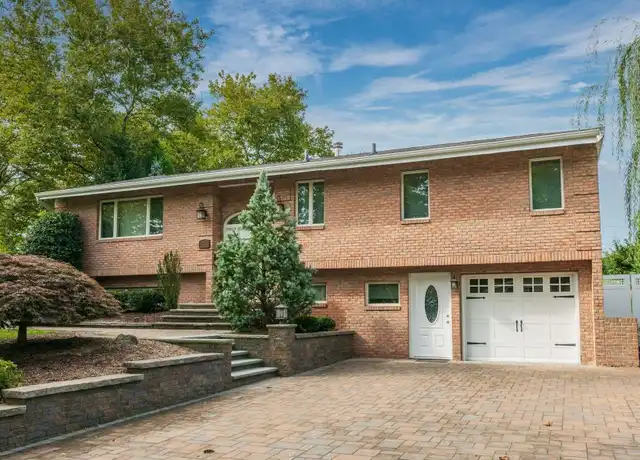 Property at 6 Cedar Crest Dr, Dix Hills, NY, 11746, 1 bed, 1 bath, [object Object]