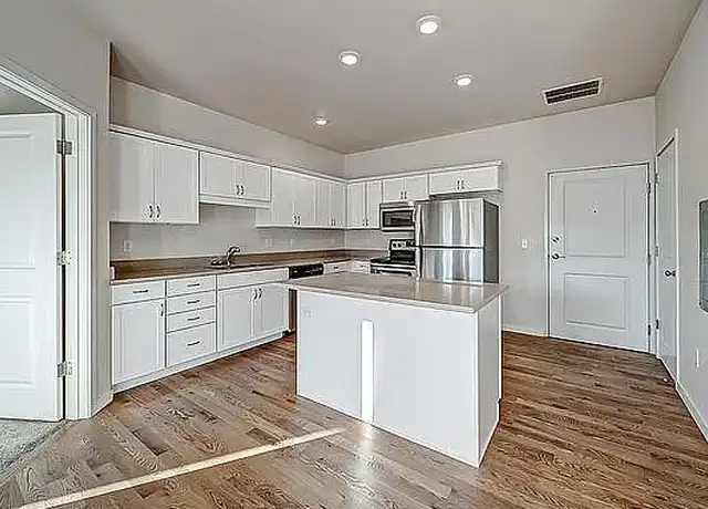 Property at 915 Harlocke St, Iowa City, IA, 52246, 1 bed, 1 bath, [object Object]
