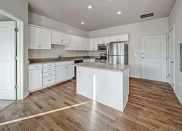 Property at 915 Harlocke St, Iowa City, IA, 52246, 1 bed, 1 bath, [object Object]