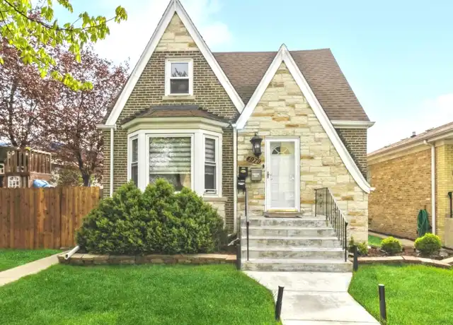 Property at 4979 N Austin Ave Unit 2, Chicago, IL, 60630, 3 beds, 1 bath, [object Object]