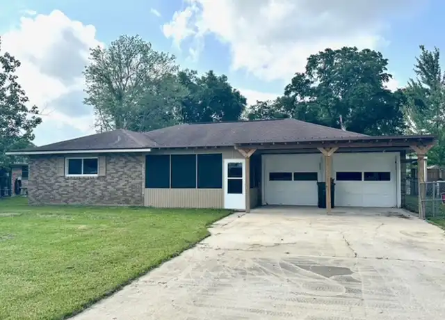 Property at 1005 E Grace St, Gonzales, LA, 70737, 3 beds, 2 baths, [object Object]