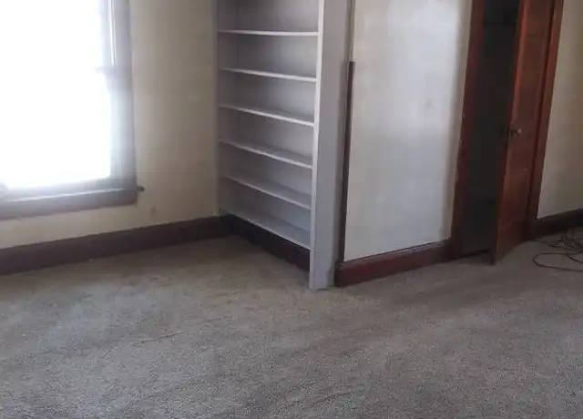 Property at 1603 W 10th St Unit 2, Davenport, IA, 52804, 1 bed, 1 bath, [object Object]
