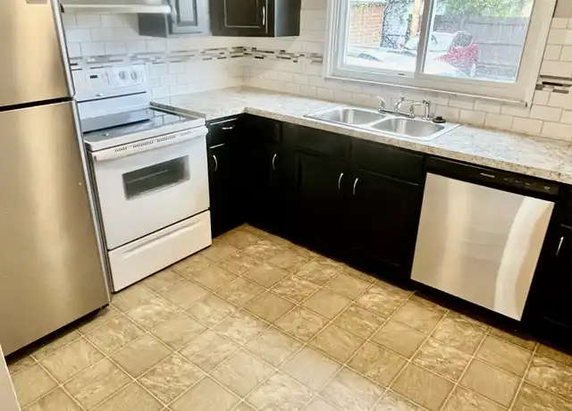 Property at 3636 Douglas Rd Unit 2, Toledo, OH, 43613, 2 beds, 1 bath, [object Object]