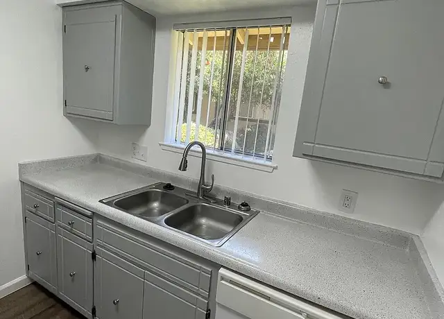 Photo of 3388 G St, Merced, CA 95340