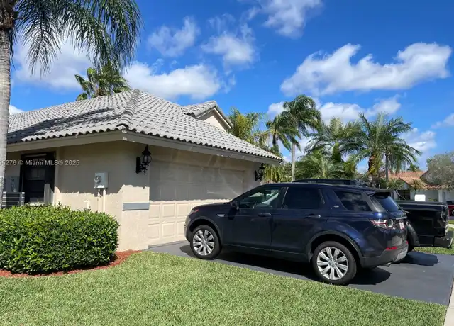 Property at 104 Executive Cir, Boynton Beach, FL, 33436, 3 beds, 2 baths, [object Object]