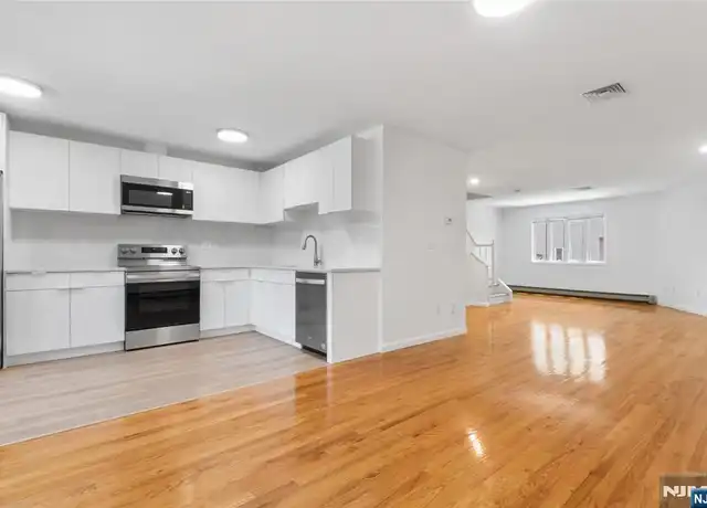 Property at 500 Catherine St #3, Fort Lee, NJ, 07024, 3 beds, 3.5 baths, [object Object]