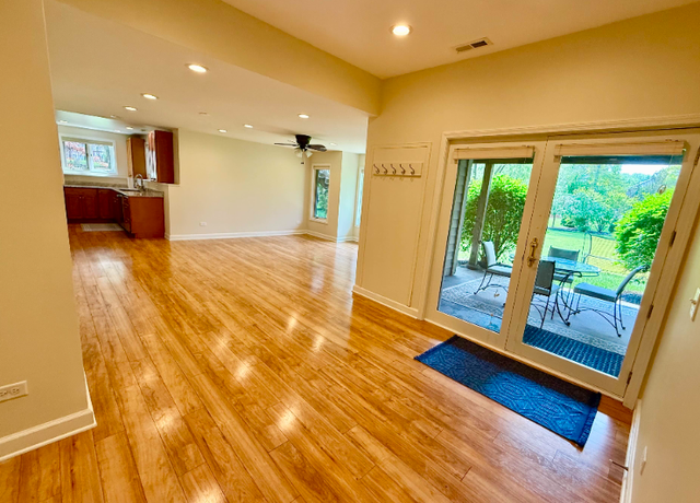 Photo of 810 Honeysuckle Ave Unit 1, West Chicago, IL 60185