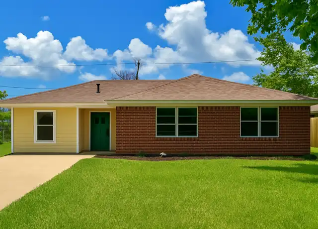 Property at 224 Birch St, Lake Jackson, TX, 77566, 4 beds, 2 baths, [object Object]