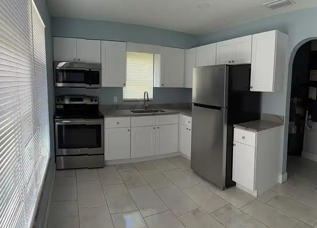 Property at 1171 Laurel Dr, North Fort Myers, FL, 33917, 2 beds, 1 bath, [object Object]