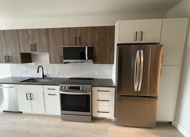 Photo of 100 Plank St Unit 301, Bedford, MA 01730