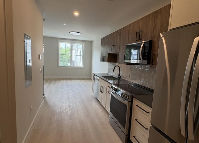 Photo of 100 Plank St Unit 301, Bedford, MA 01730