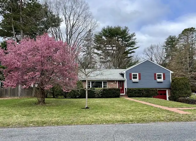 Property at 105 Parker Rd, Wellesley, MA, 02482, 3 beds, 2 baths, [object Object]