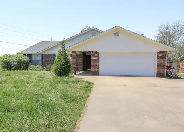 Property at 2202 S K St, Rogers, AR, 72758, 3 beds, 2 baths, [object Object]