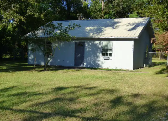Property at 3044 Lawn Oak Dr, Orange, TX, 77632, 2 beds, 1 bath, [object Object]