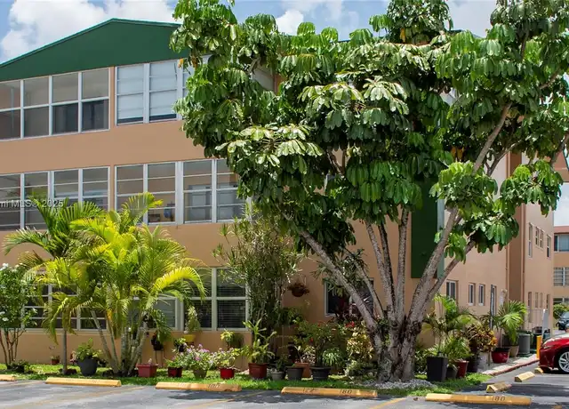Property at 110 Royal Palm Rd #319, Hialeah, FL, 33016, 2 beds, 2 baths, [object Object]