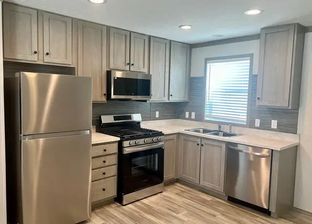 Photo of 3193 E 10 Mile Rd, Warren, MI 48091