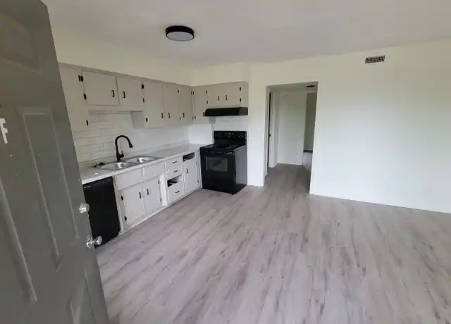 Property at 417 McGoodwin St Unit 417 McGoodwin B, Warrensburg, MO, 64093, 2 beds, 1 bath, [object Object]