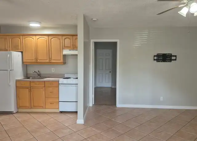 Property at 2621 NE 1st St Unit 5, Pompano Beach, FL, 33062, 1 bed, 1 bath, [object Object]