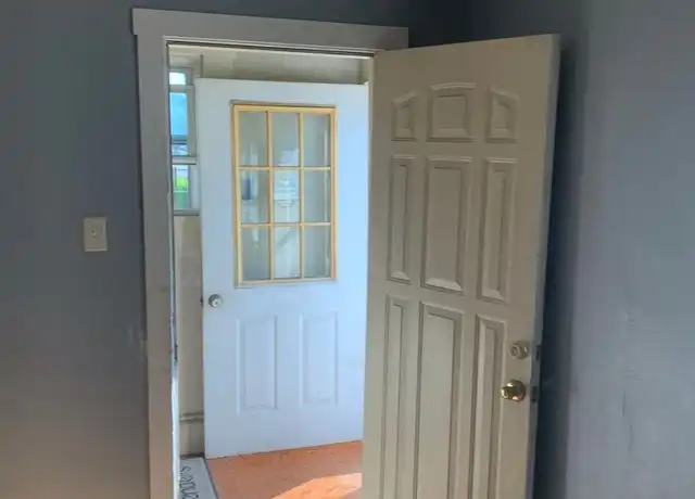 Property at 523 E 22nd St, Dubuque, IA, 52001, 2 beds, 1 bath, [object Object]