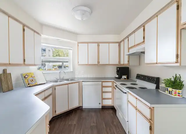 Property at Summit View Apartments - 401 Ratcliff Dr SE, Salem, OR, 97302, 2 beds, 2 baths, [object Object]