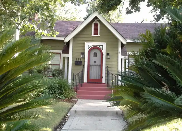 Property at 323 Furr Dr, San Antonio, TX, 78201, 3 beds, 2 baths, [object Object]
