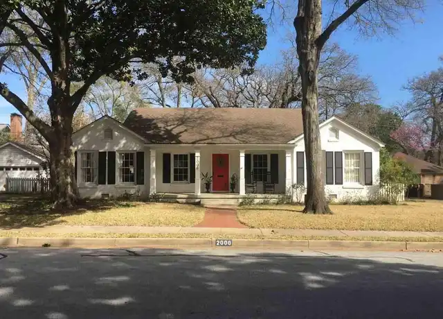 Property at 2006 Hilltop Dr, Tyler, TX, 75701, 3 beds, 2 baths, [object Object]