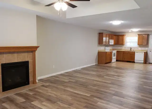 Property at 2101 S Oak Grove Ave, Springfield, MO, 65804, 3 beds, 2 baths, [object Object]