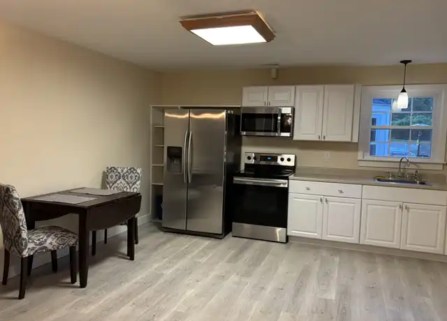 Property at 233 Ashwood Ter, Stratford, CT, 06614, 1 bed, 1 bath, [object Object]