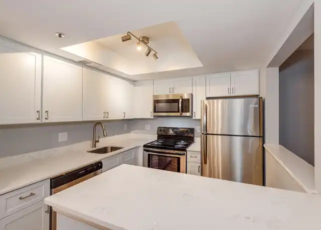 Property at Woodford Apartments - 4630 Central Ave, Charlotte, NC, 28205, 1 bed, 1 bath, [object Object]
