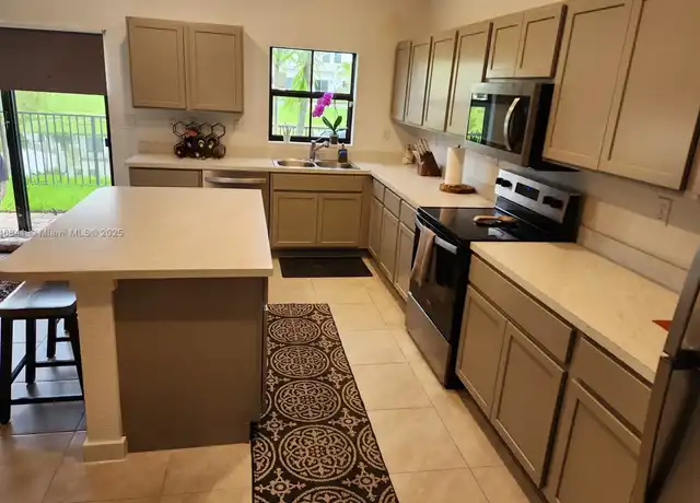 Property at 880 NW 3rd Way Unit 880, Pompano Beach, FL, 33060, 3 beds, 2.5 baths, [object Object]