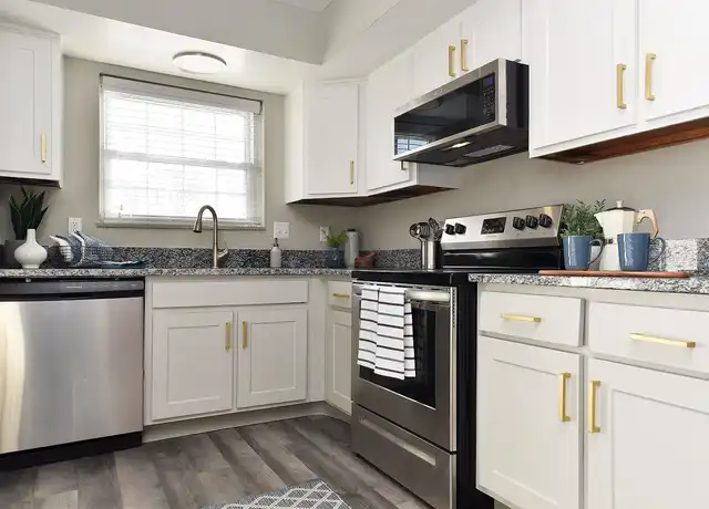 Property at Everly at Meridian Hills - 832 Park Central Ct, Indianapolis, IN, 46260, 2 beds, 1-2 bath, [object Object]