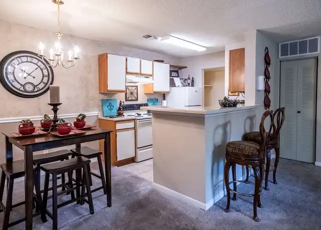 Property at The Summit Apartments - 4981 Hidden Lake Dr, Memphis, TN, 38128, 2 beds, 1-2 bath, [object Object]