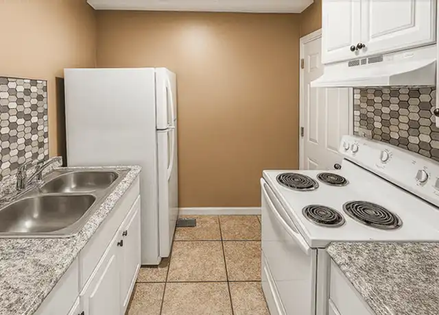 Property at 4325 Fair Oaks Rd Unit 2, Dayton, OH, 45405, 2 beds, 1 bath, [object Object]