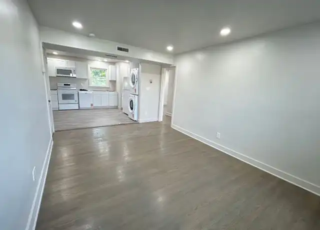 Property at 200 Eheart St SE Unit 3, Blacksburg, VA, 24060, 2 beds, 1 bath, [object Object]