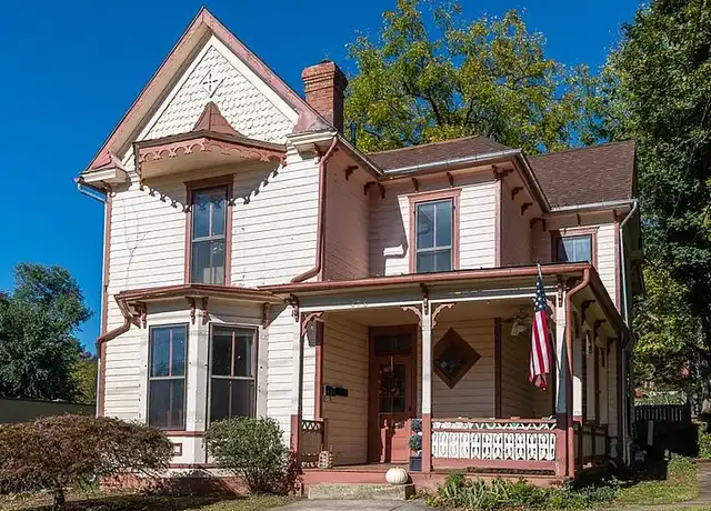 Property at 826 N Augusta St, Staunton, VA, 24401, 5 beds, 2 baths, [object Object]
